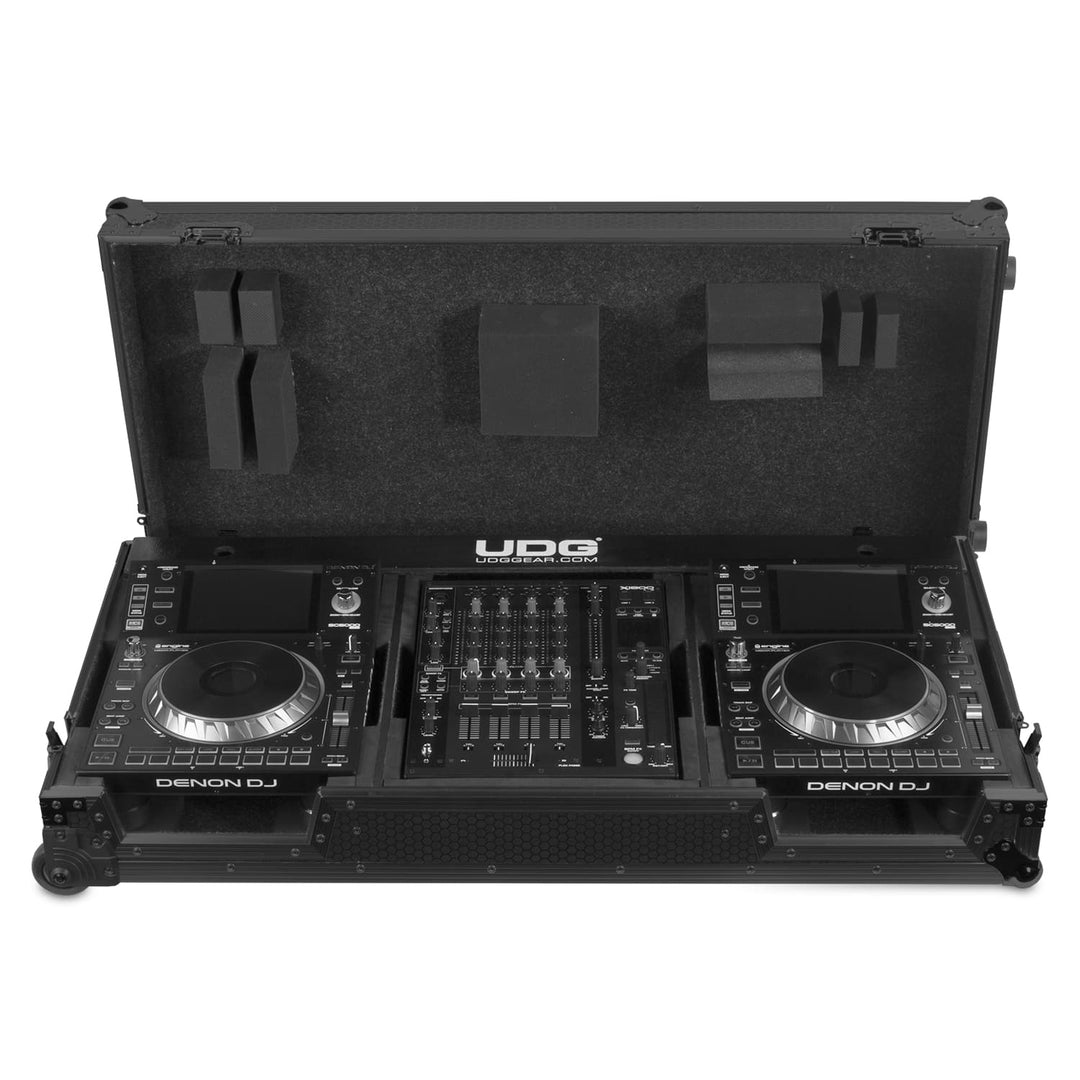 UDG Ultimate Flight Case Set Denon DJ SC5000/ X1800 Black Plus (Wheels)