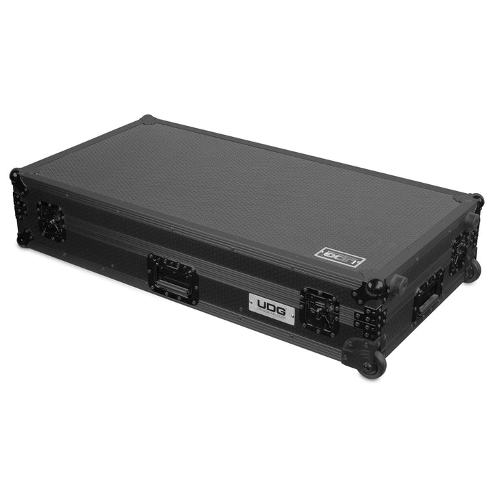 UDG Ultimate Flight Case Set Denon DJ SC5000/ X1800 Black Plus (Wheels)