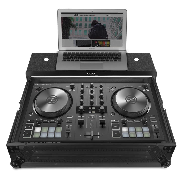 UDG Ultimate Flight Case NI Traktor Kontrol S2 MK3 Black Plus (Laptop Shelf)