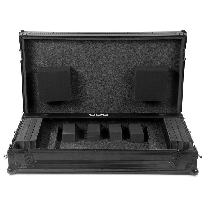 UDG Ultimate Flight Case Multi Format 3XL Black Plus (Wheels)