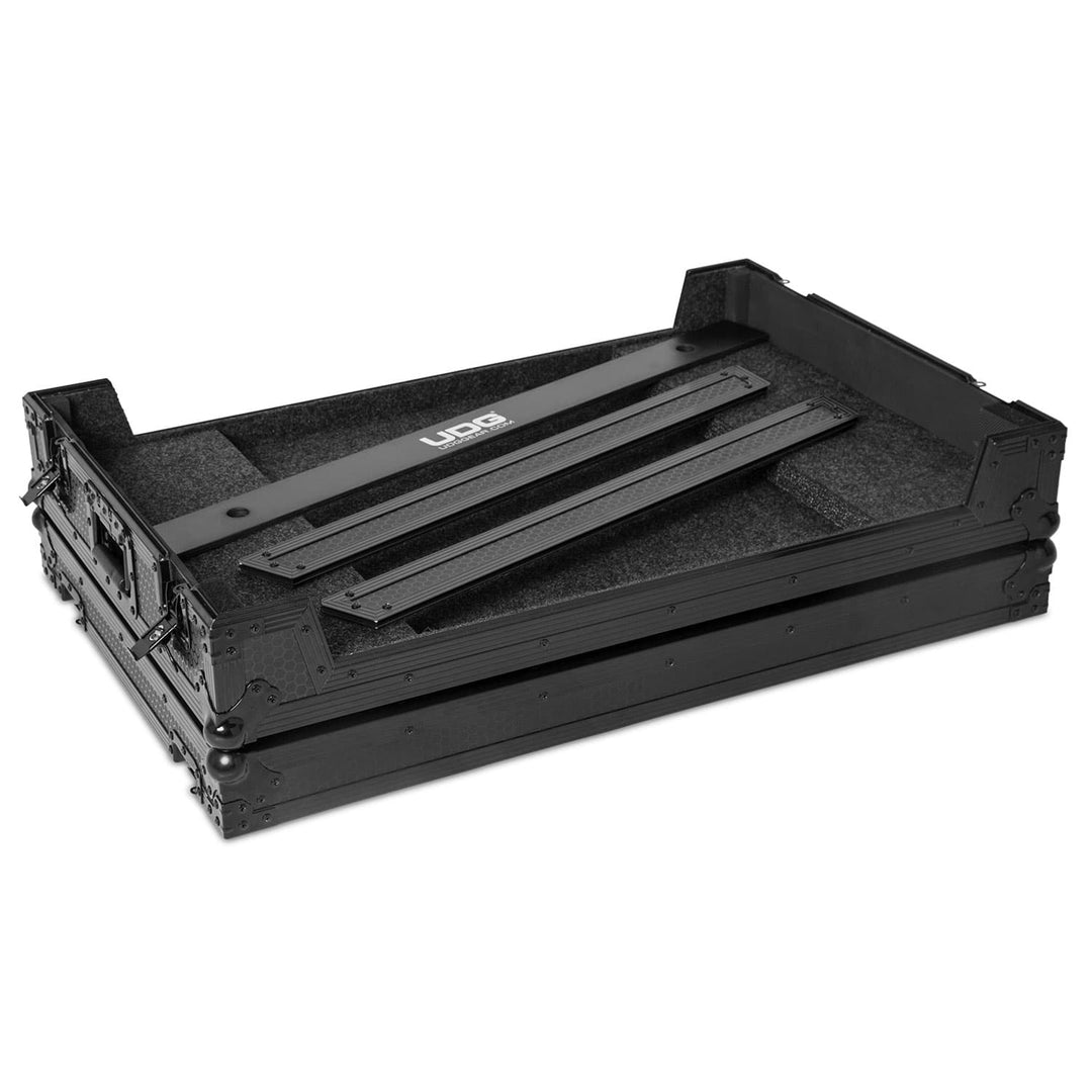 UDG Ultimate Flight Case Multi Format 3XL Black Plus (Wheels)